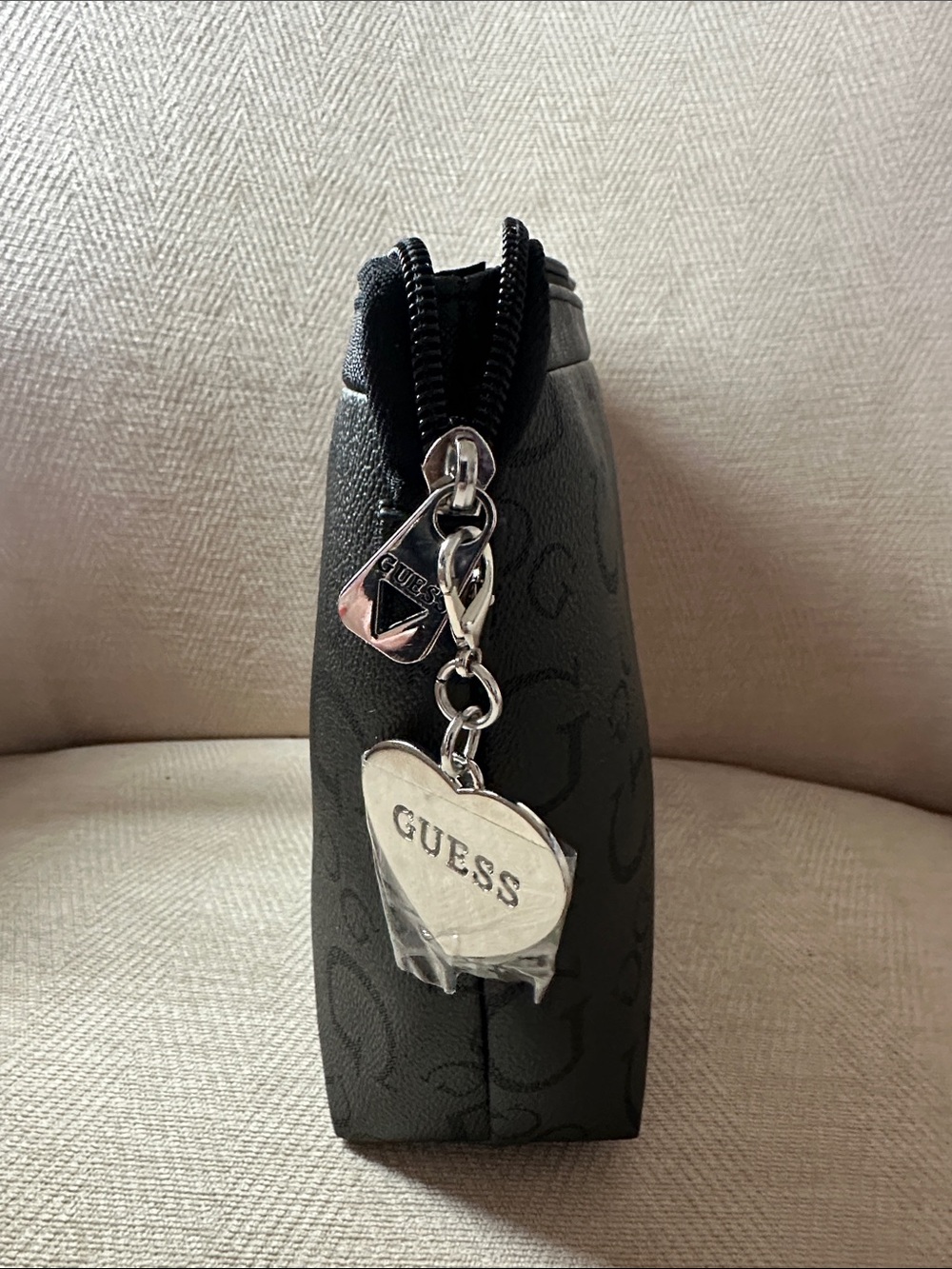 GUESS Black Logo-Print Toiletry Pouch with Heart Charm - Picture 12 of 13